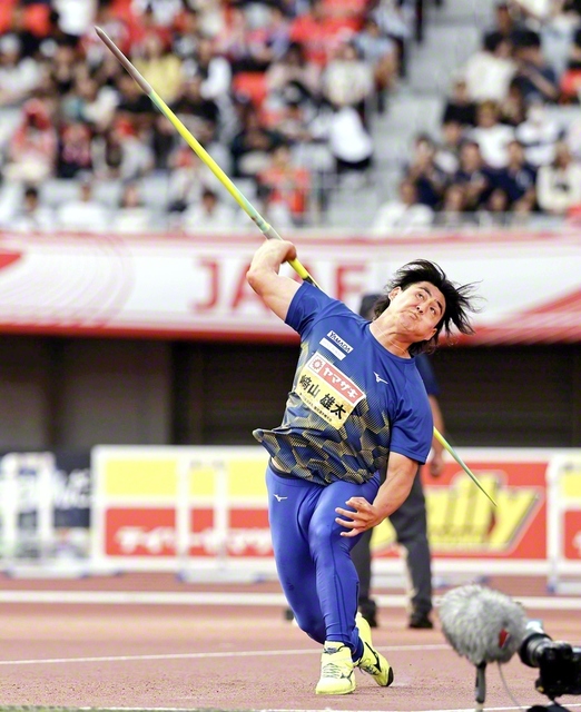 陸上・日本選手権の男子やり投げで2連覇した﨑山雄太選手（名古屋市・パロマ瑞穂スタジアムで＝共同）