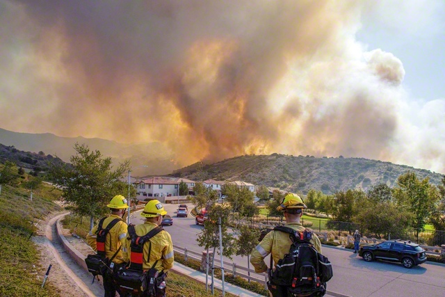 本年5月、米カリフォルニア州で発生した山火事。気候変動などの影響により、世界各地で山火事が頻発し、深刻な問題となっている　©AFP＝時事