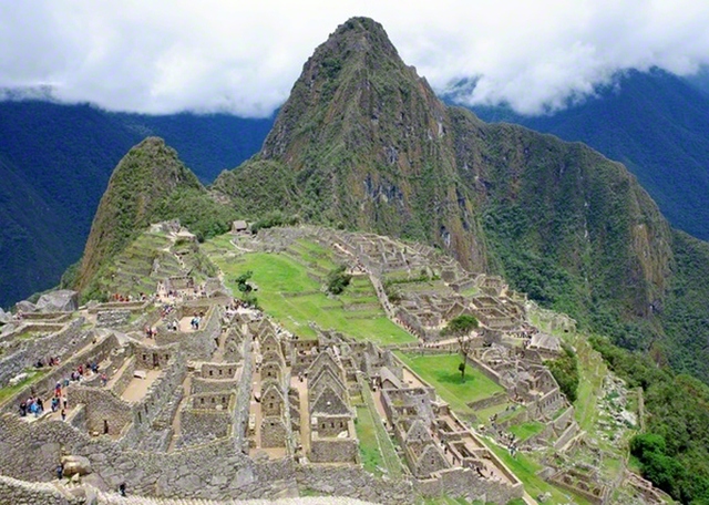 南米ペルーの高地に築かれたインカ帝国の都市遺跡「マチュピチュ」（animangel/PIXTA）