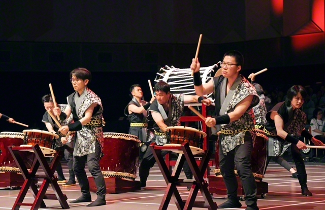 愛媛のメンバーによる豪快なバチさばきが光った太鼓の演目