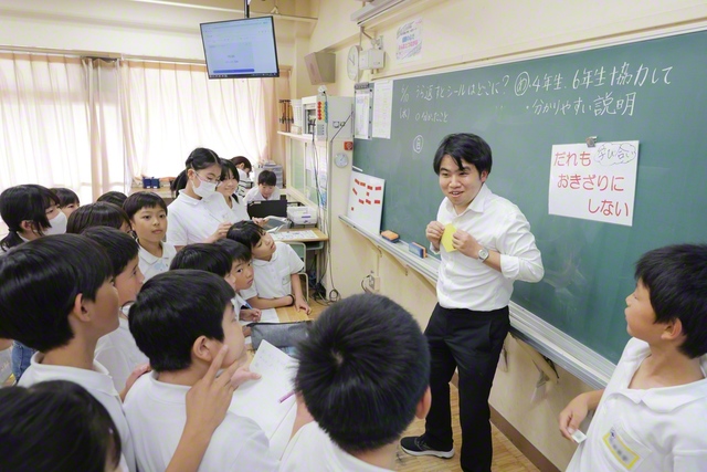 取材した6月10日には、4年生と6年生合同の「算数」の授業も行われていました