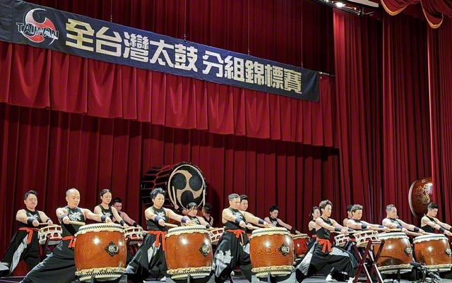 圧巻のパフォーマンスを披露し、優勝を果たした創価太鼓団。大会には10団体が出場した（5月31日、台北市内で）