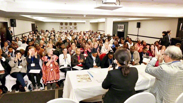南部アフリカ総会では質問会も行われ、谷川SGI理事長は、民衆に正法を広めゆく立正安国の意義などについて語った（6月28日）