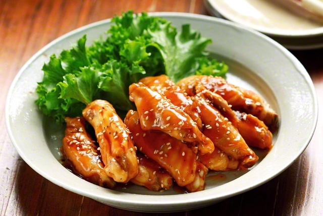 手羽中の甘酢照り焼き　1人分　約227kcal　タンパク質16g　塩分2.2g
