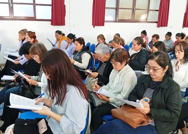 求道の心を燃やすボリビアの友。参加者からは「リーダーとして力をつけ、わが地域の広布をさらに伸展させます」等の決意の声が寄せられた