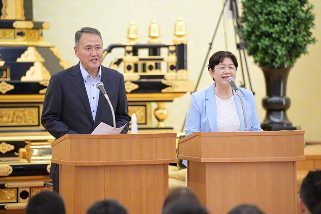 あいさつをした坂元北陸長㊧と、高橋同女性部長