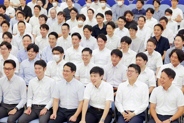 さらなる広布の峰へ前進を約し合った第2総東京男子部の幹部会（立川文化会館で）