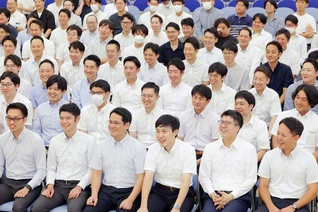 さらなる広布の峰へ前進を約し合った第2総東京男子部の幹部会（立川文化会館で）