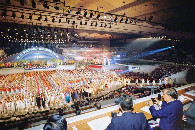 池田先生が出席した中部初の世界青年平和文化祭（1986年10月5日、愛知県体育館で）。先生は後年、中部の友への思いをつづった。「中部」と聞くと、私の胸は強く高鳴る。「中部」を思うと、私の心は熱く燃える――。師の尽きせぬ期待に応え、友の誓いの前進は続く