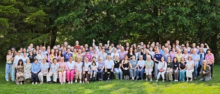 広布前進を誓い合ったオーストリアの友。参加者全員でベートーベンの「歓喜の歌」を合唱した（5月24日、バーデン・バイ・ウィーンで）