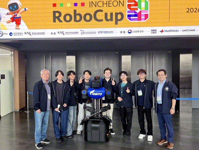 韓国・仁川での「ロボカップ2026」に出場した創価大学理工学部のチーム「SOBITS」のメンバー