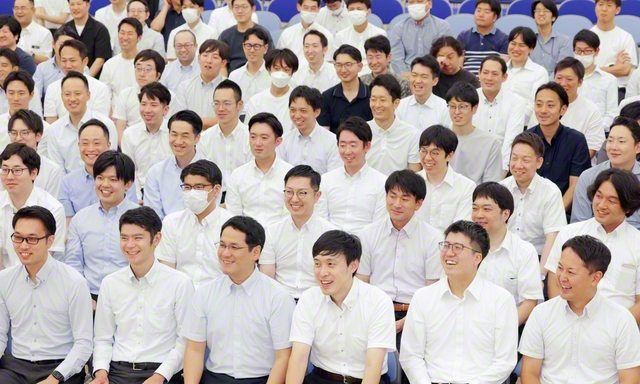 さらなる広布の峰へ前進を約し合った第2総東京男子部の幹部会（立川文化会館で）