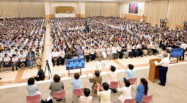 さあ、輝く原点の「7・27」から対話と青年の陣列拡大を！――さらなる前進を約し合った中部青年堅塁総会（中部池田記念講堂で）