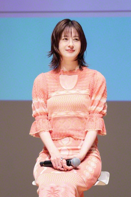 無趣味な元コンサル社員の草壁杏奈を演じる松本若菜　©TBS