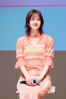 無趣味な元コンサル社員の草壁杏奈を演じる松本若菜　©TBS