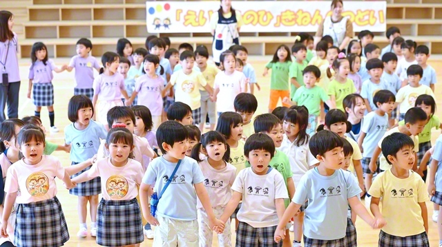 札幌創価幼稚園の集い。皆で元気いっぱいに園歌「つよく　ただしく　のびのびと」を歌った