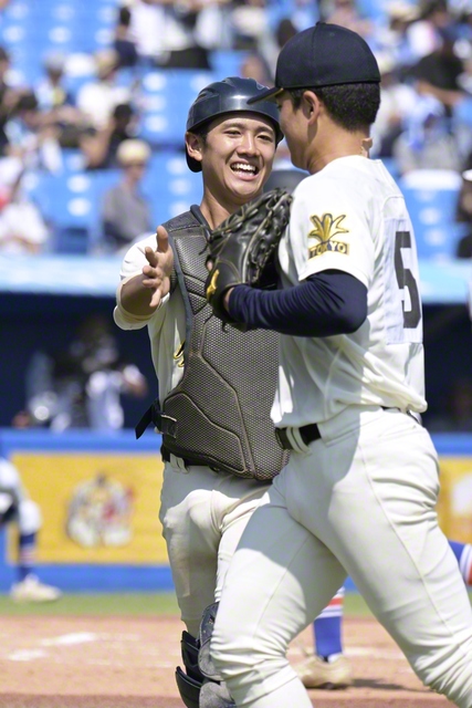 先発で力投した主将・川久保㊨と、好リードが光った捕手・浴口