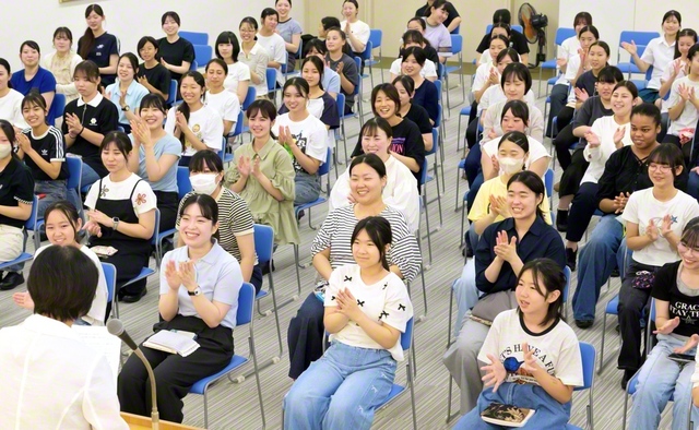 結成70周年の「7・22」を前に、清新な息吹にあふれる“鼓笛姉妹”（創価青年音楽センターで）