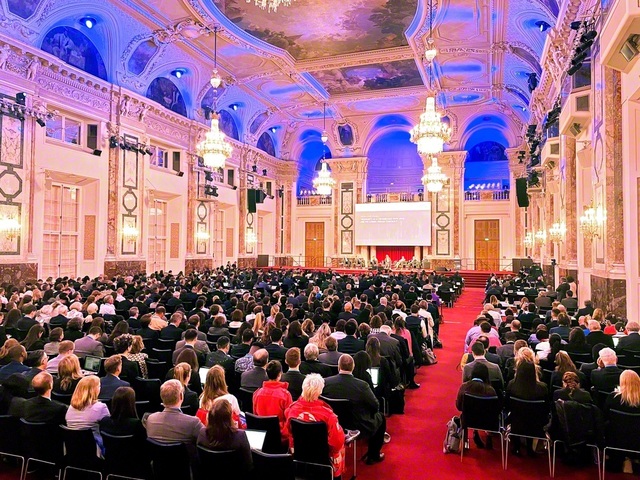 オーストリア政府の主催で2024年4月にウィーンで行われた国際会議「岐路に立つ人類――自律型兵器システムと規制の課題」。市民社会による意見表明の場も設けられ、SGIの代表が“人間の生命に関わる意思決定を、AIなどに委ねることは看過できない”と主張した