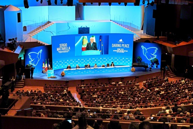 昨年10月、イタリアのローマで行われた宗教間の国際会議。世界50カ国から集ったキリスト教、イスラム、仏教、ユダヤ教、ヒンズー教などの関係者と共に、創価学会の代表も参加。分科会では、核兵器や難民問題のほか、AIに関する問題も討議された