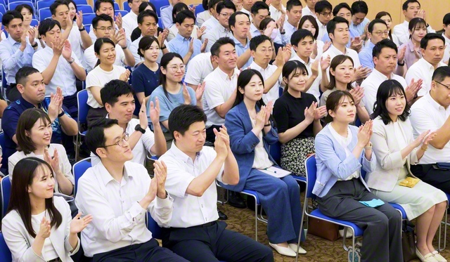 価値創造の智慧と勇気で新たな広布拡大を誓った青年最高協議会の開講式（23日、世界聖教会館内の言論会館で）