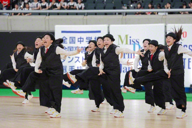 部門1位に選ばれた関西中のダンス部（24日、同）
