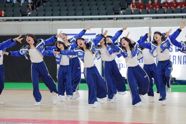 部門1位に輝いた東京高の男子ダンス部（25日、同）