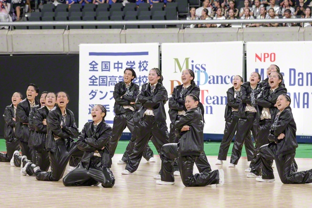 団体総合第2位に輝いた、関西高のダンス部（26日、渋谷区の東京体育館で）