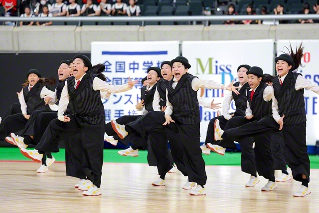 一人一人が“最高の瞬間をつくるパフォーマー”を目指し、心一つに演技した関西中のダンス部（24日、同）