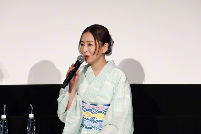 内閣官房国境管理改革室参事官・杉原美都里役を担う松雪