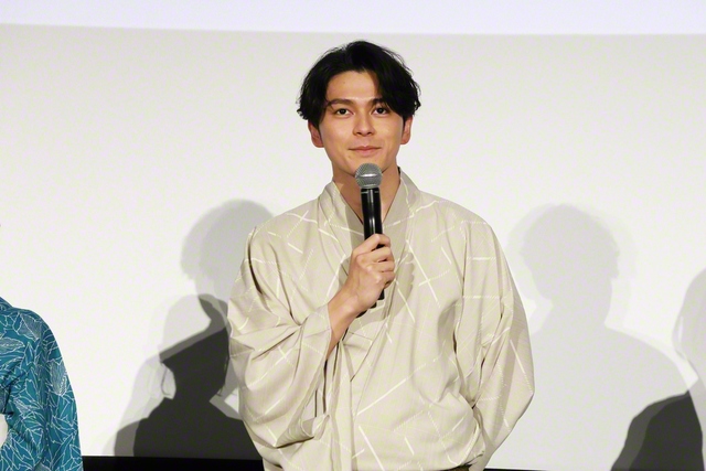 キャリア官僚の入国審査官・早見圭一郎に扮する眞栄田