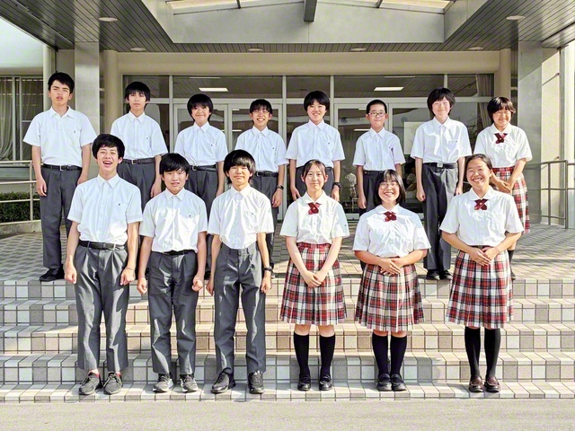 関西創価中のディベート部。部長の藤崎緒葉来（おはな）さん（3年）は「支えてくれた方々への感謝を胸に、悔いのない大会にします」と誓う