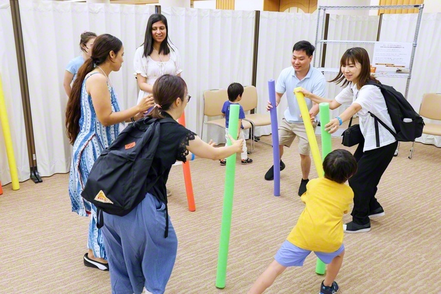 海外メンバーとのゲームコーナー。差異を超えた交流に笑顔があふれた