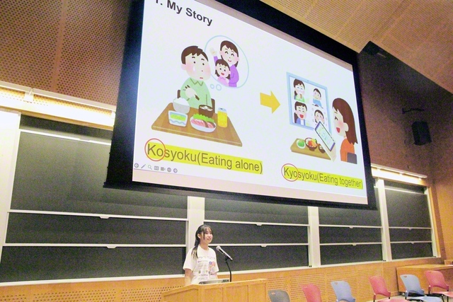 開発したアプリについて発表する関西高の幸地かれんさん（マサチューセッツ工科大学で）©Japan　Wagamama　Awards・株式会社IRODORI