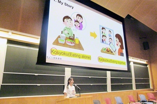 開発したアプリについて発表する関西高の幸地かれんさん（マサチューセッツ工科大学で）©Japan　Wagamama　Awards・株式会社IRODORI