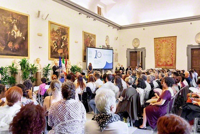 イタリア共和国政府とイタリア創価学会が締結したインテーサの発効10周年を祝う式典。有志によるチェロやバイオリンの演奏が集いに花を添えた（7月20日、ローマ市庁舎で）　©Simone　Giara