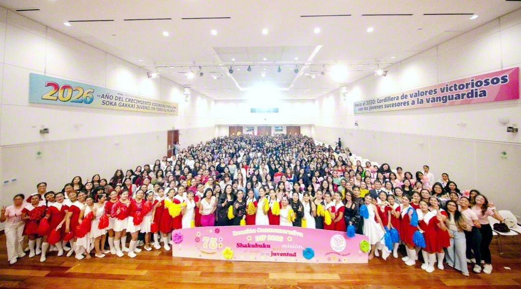 信心根本の前進を誓い合ったペルー女子部の友（ペルーSGI文化会館で）
