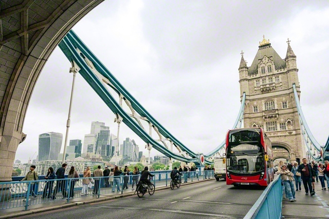 ロンドンの街並み（本年5月撮影）。1955年、この地で「ラッセル＝アインシュタイン宣言」が発表された。後年、ラッセルは呼びかけた。「人類史のもっともよき部分が未来にあって、過去にないことを確信している」