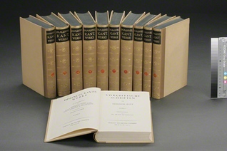 ドイツの哲学者カントの全集。三大批判書をはじめ、論文や大学での講義録、書簡などが収められている。牧口先生は、獄中から家族に送った最後のはがきに、「カントの哲学を精読している」とつづっている
