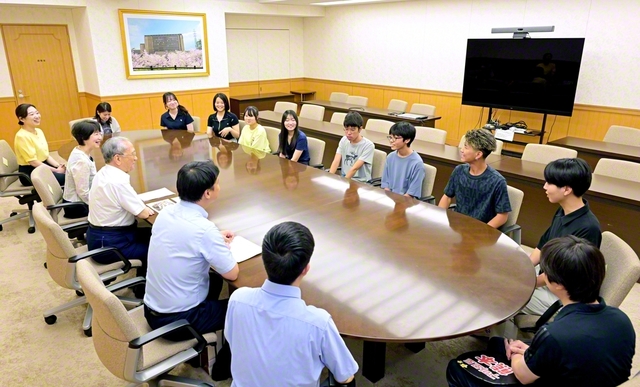 原田会長が熊本から来た全国未来部夏季研修会の参加者を激励した（学会本部第2別館で）
