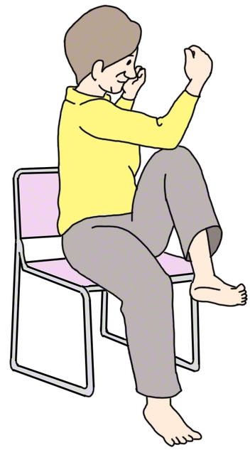 ゆっくり左右へ体をひねる。