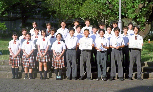 準優勝に輝いた創価中学校の創価雄弁会。決勝戦は、審判から「準備が重ねられた素晴らしい試合」と評されるなど、白熱した一戦となった