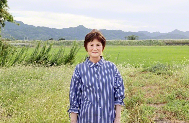 同志と共に励まし合いながら、地域を駆ける名和さん（熊本市・富合町内で）