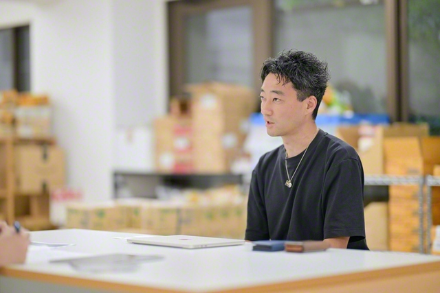 インタビューに応えるD×Pの今井紀明理事長（6月、大阪市内で）