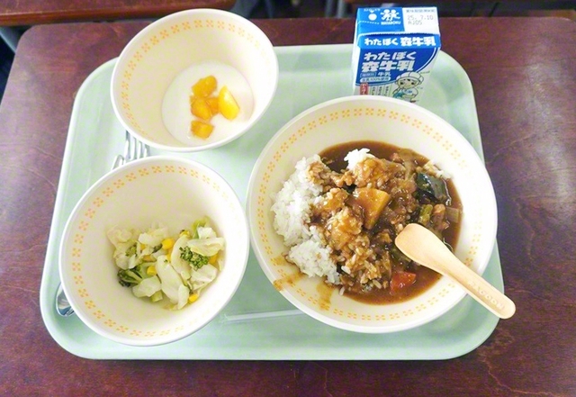 実際に八王子市内の学校給食で提供された「食べられるスプーン」