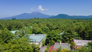 大自然の中に立つ長野研修道場。池田先生は、この地に多数の海外の識者を迎え、人間外交の歴史を築いた