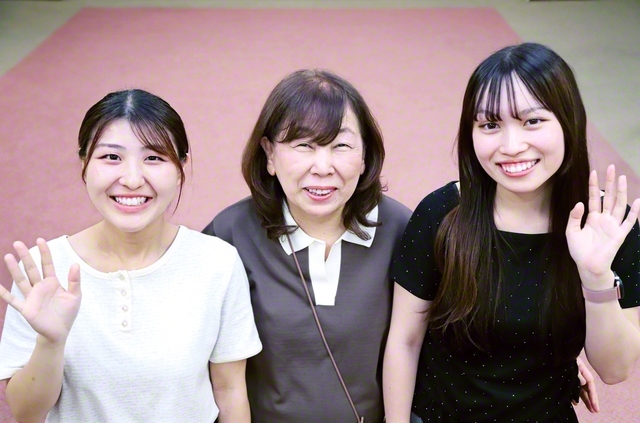 左から里見彩香さん、山田敏江さん、川辺真衣さん