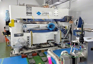 大阪大学が放射性医薬品の製造に用いる加速器（大阪大学・住友重機械工業提供）