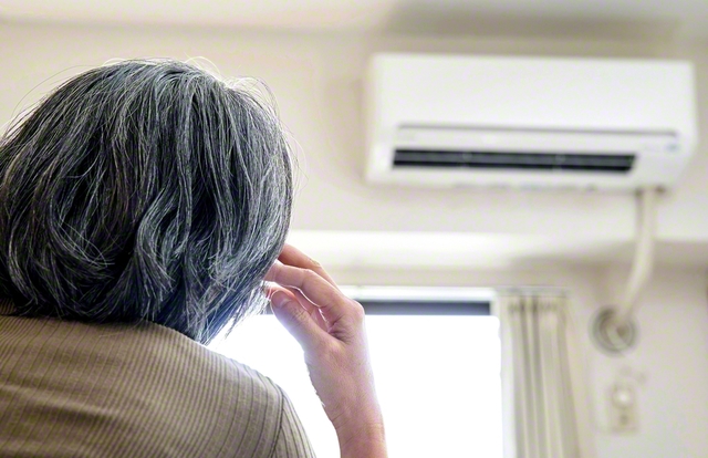 自宅避難ではエアコンが十分に使用できない状況も（イメージマート）
