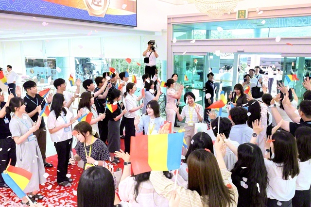 鎮川研修センターに到着した日本の青年たちを、韓国の青年部が真心で迎えた